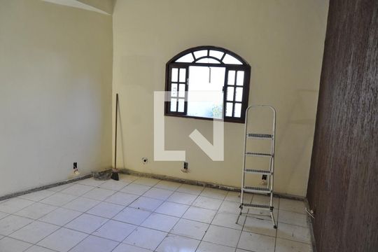 Sala de casa de condomínio à venda com 2 quartos, 110m² em Inhaúma, Rio de Janeiro