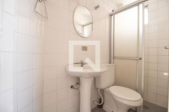 Banheiro Social de apartamento à venda com 1 quarto, 32m² em Vila Izabel, Curitiba