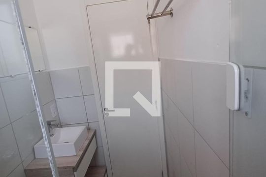 Banheiro de apartamento à venda com 2 quartos, 44m² em Campo Grande, Rio de Janeiro