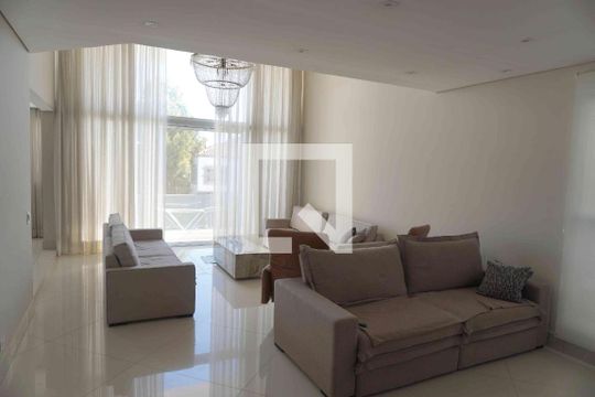 Sala de Estar de casa de condomínio para alugar com 2 quartos, 405m² em Residencial Quatro (alphaville), Santana de Parnaíba