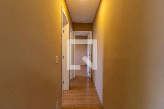 Corredor de apartamento para alugar com 2 quartos, 48m² em Chácara Granja Velha, Cotia