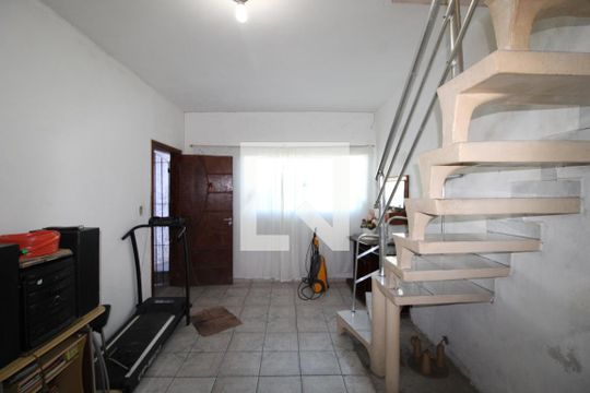 Sala de casa à venda com 3 quartos, 180m² em Vila Carmosina, São Paulo