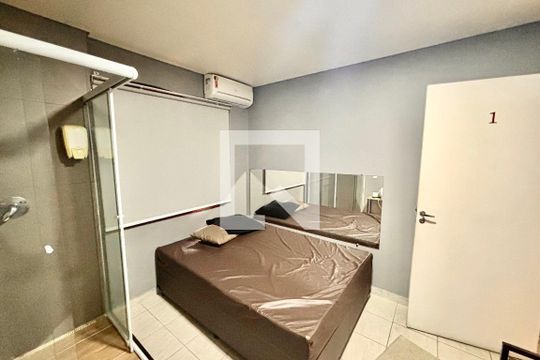 Quarto suíte 1 de casa à venda com 8 quartos, 327m² em Vila Gomes Cardim, São Paulo