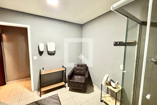 Quarto suíte 1 de casa à venda com 8 quartos, 327m² em Vila Gomes Cardim, São Paulo