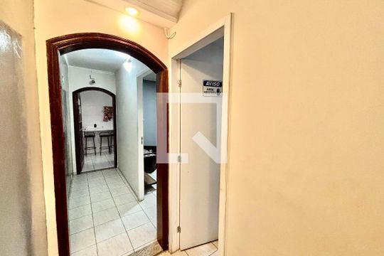 Corredor  de casa à venda com 8 quartos, 327m² em Vila Gomes Cardim, São Paulo