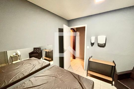 Quarto suíte 1 de casa à venda com 8 quartos, 327m² em Vila Gomes Cardim, São Paulo