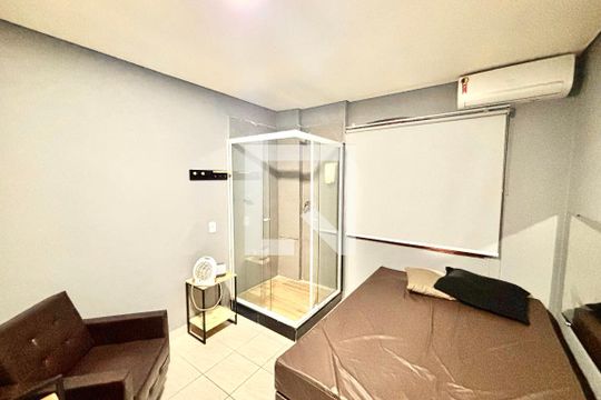 Quarto suíte 1 de casa à venda com 8 quartos, 327m² em Vila Gomes Cardim, São Paulo