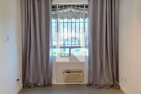 Sala de apartamento à venda com 2 quartos, 63m² em São Lourenço, Niterói