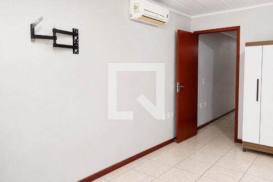 Quarto de casa de condomínio para alugar com 3 quartos, 113m² em Jardim Atlântico, Florianópolis