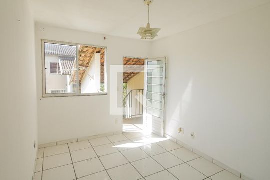 Sala de apartamento para alugar com 2 quartos, 45m² em Senador Vasconcelos, Rio de Janeiro