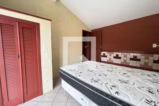 Quarto de casa de condomínio para alugar com 1 quarto, 75m² em Barra da Lagoa, Florianópolis