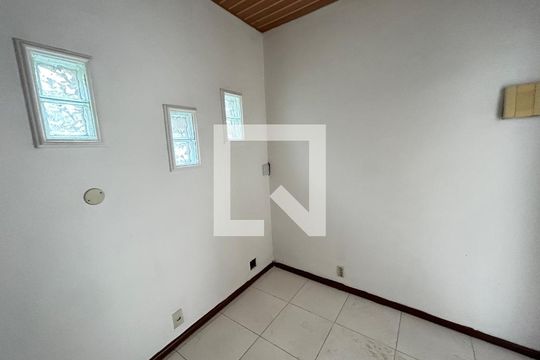 Quarto 1 de casa à venda com 3 quartos, 121m² em Vila Valqueire, Rio de Janeiro