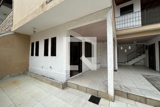Varanda de casa à venda com 3 quartos, 121m² em Vila Valqueire, Rio de Janeiro