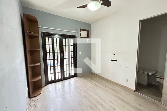 Quarto 1 de casa à venda com 3 quartos, 121m² em Vila Valqueire, Rio de Janeiro