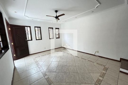 Casa à venda com 3 quartos, 121m² em Vila Valqueire, Rio de Janeiro