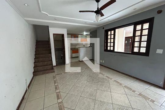 Sala de casa à venda com 3 quartos, 121m² em Vila Valqueire, Rio de Janeiro