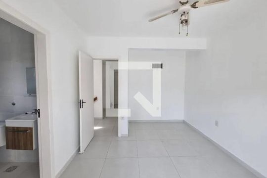 Quarto 1 de casa para alugar com 3 quartos, 131m² em Espírito Santo, Porto Alegre