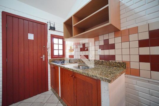 Cozinha de casa de condomínio para alugar com 1 quarto, 75m² em Barra da Lagoa, Florianópolis