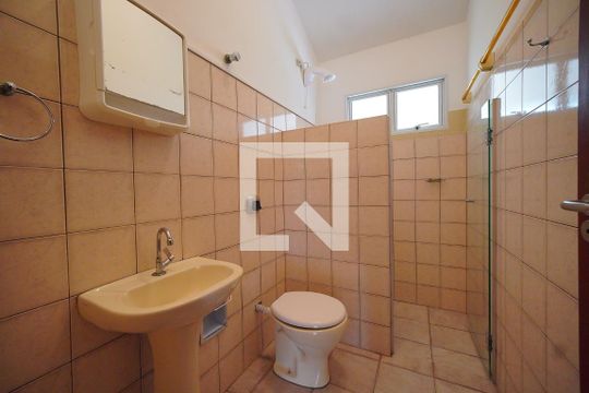 Banheiro de casa de condomínio para alugar com 1 quarto, 75m² em Barra da Lagoa, Florianópolis