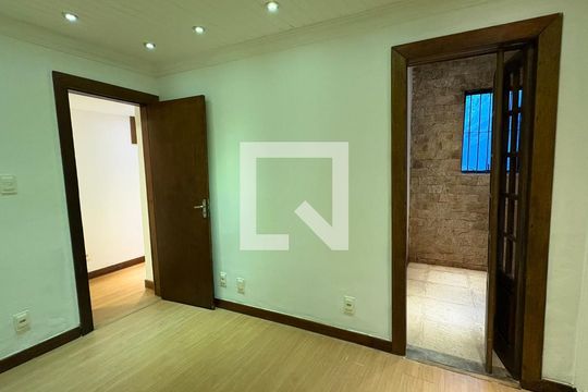 Quarto 2 de apartamento para alugar com 2 quartos, 65m² em Bingen, Petrópolis