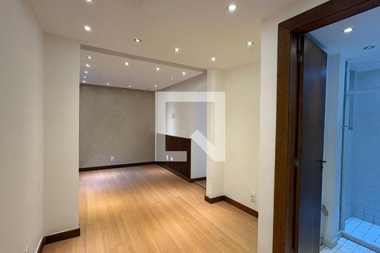 Entrada de apartamento para alugar com 2 quartos, 65m² em Bingen, Petrópolis