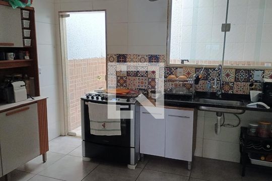 Sala/Cozinha de casa de condomínio para alugar com 3 quartos, 180m² em Taquara, Rio de Janeiro