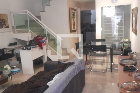 Sala de casa de condomínio para alugar com 3 quartos, 180m² em Taquara, Rio de Janeiro