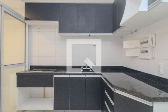 Cozinha/Area de serviço de apartamento para alugar com 3 quartos, 70m² em Teresópolis, Porto Alegre