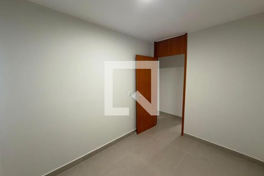 Quarto 01 de apartamento para alugar com 3 quartos, 61m² em Qs 3 Parque Riacho Fundo II, Brasília