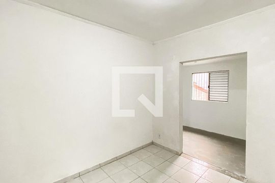 Quarto de casa para alugar com 1 quarto, 50m² em Jardim Fernandes, São Paulo