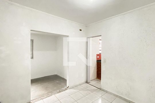 Quarto de casa para alugar com 1 quarto, 50m² em Jardim Fernandes, São Paulo