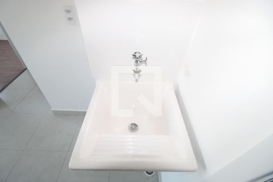 Sala / Cozinha de apartamento à venda com 2 quartos, 34m² em Vila Carmosina, São Paulo