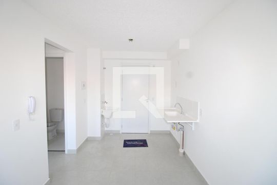 Sala / Cozinha de apartamento à venda com 2 quartos, 34m² em Vila Carmosina, São Paulo