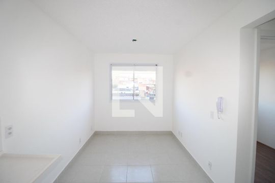 Sala / Cozinha de apartamento à venda com 2 quartos, 34m² em Vila Carmosina, São Paulo