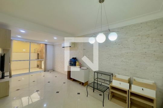 Sala de casa de condomínio à venda com 3 quartos, 174m² em Vila Sao Joao, Guarulhos