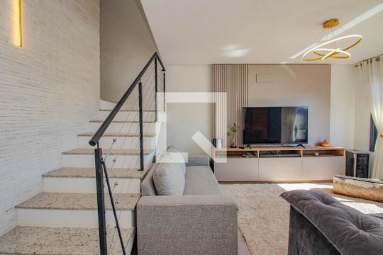 Sala de casa à venda com 3 quartos, 210m² em Vila Jardim, Porto Alegre
