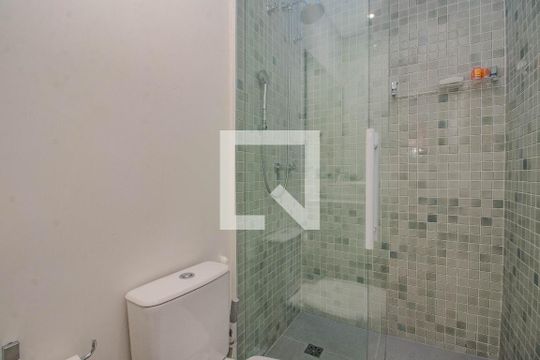 Banheiro da Suíte 1 de casa à venda com 3 quartos, 210m² em Vila Jardim, Porto Alegre