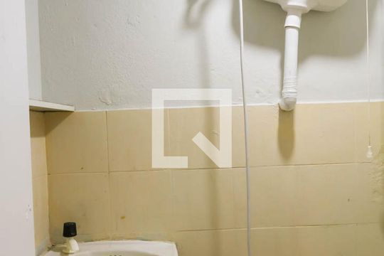 Banheiro de apartamento para alugar com 1 quarto, 23m² em Encantado, Rio de Janeiro