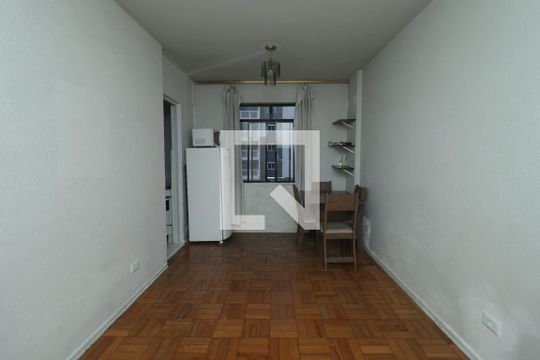 Sala/Quarto de apartamento para alugar com 1 quarto, 27m² em Sé, São Paulo
