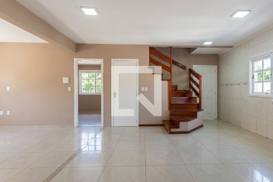 Sala / Cozinha  de casa para alugar com 3 quartos, 176m² em Centro, Gravataí