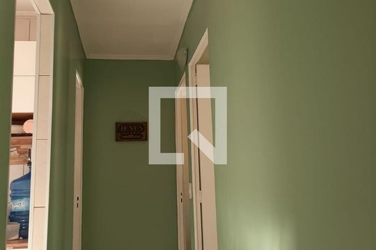 Corredor de apartamento à venda com 2 quartos, 54m² em Parque Pinheiros, Taboão da Serra