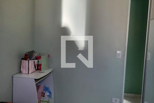 Quarto de apartamento à venda com 2 quartos, 54m² em Parque Pinheiros, Taboão da Serra