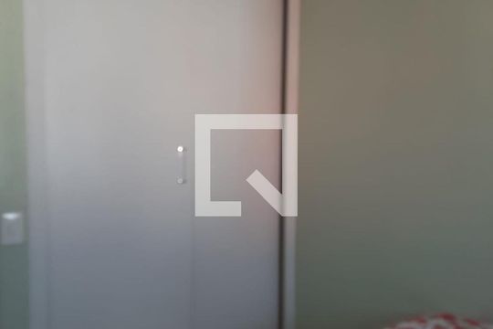 Quarto de apartamento à venda com 2 quartos, 54m² em Parque Pinheiros, Taboão da Serra