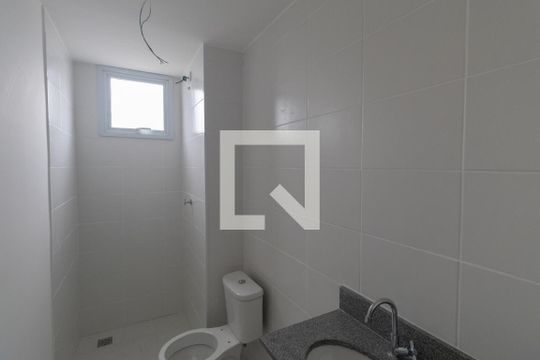 Banheiro de apartamento à venda com 2 quartos, 57m² em Vila Mazzei, São Paulo