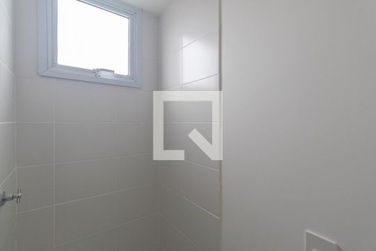 Banheiro de apartamento à venda com 1 quarto, 33m² em Vila Mazzei, São Paulo