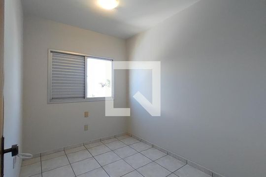 Quarto de apartamento para alugar com 3 quartos, 90m² em Planalto, Uberlândia