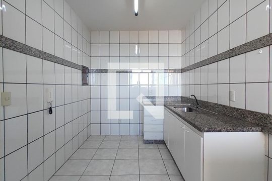 Cozinha de apartamento para alugar com 3 quartos, 90m² em Planalto, Uberlândia