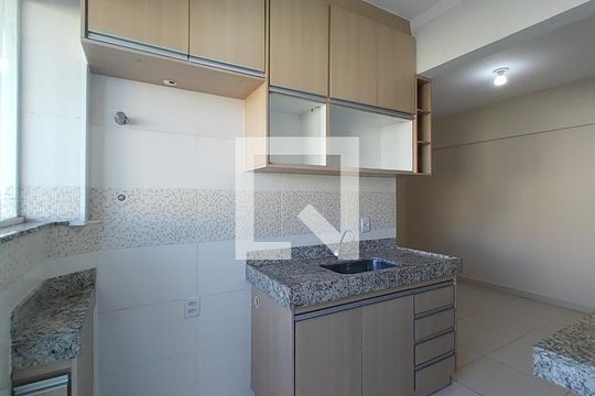 Sala/cozinha de apartamento para alugar com 1 quarto, 48m² em Tubalina, Uberlândia
