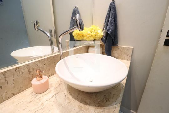 Lavabo de casa para alugar com 3 quartos, 170m² em Santa Luzia, Uberlândia