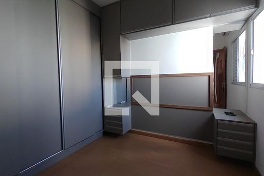 Suíte de apartamento para alugar com 3 quartos, 60m² em Jardim Holanda, Uberlândia